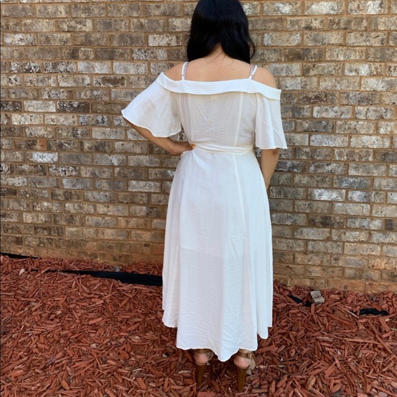 🌺🌺WHITE COLD SHOULDER DRESSE 🌺🌺 - Picture 4 of 5